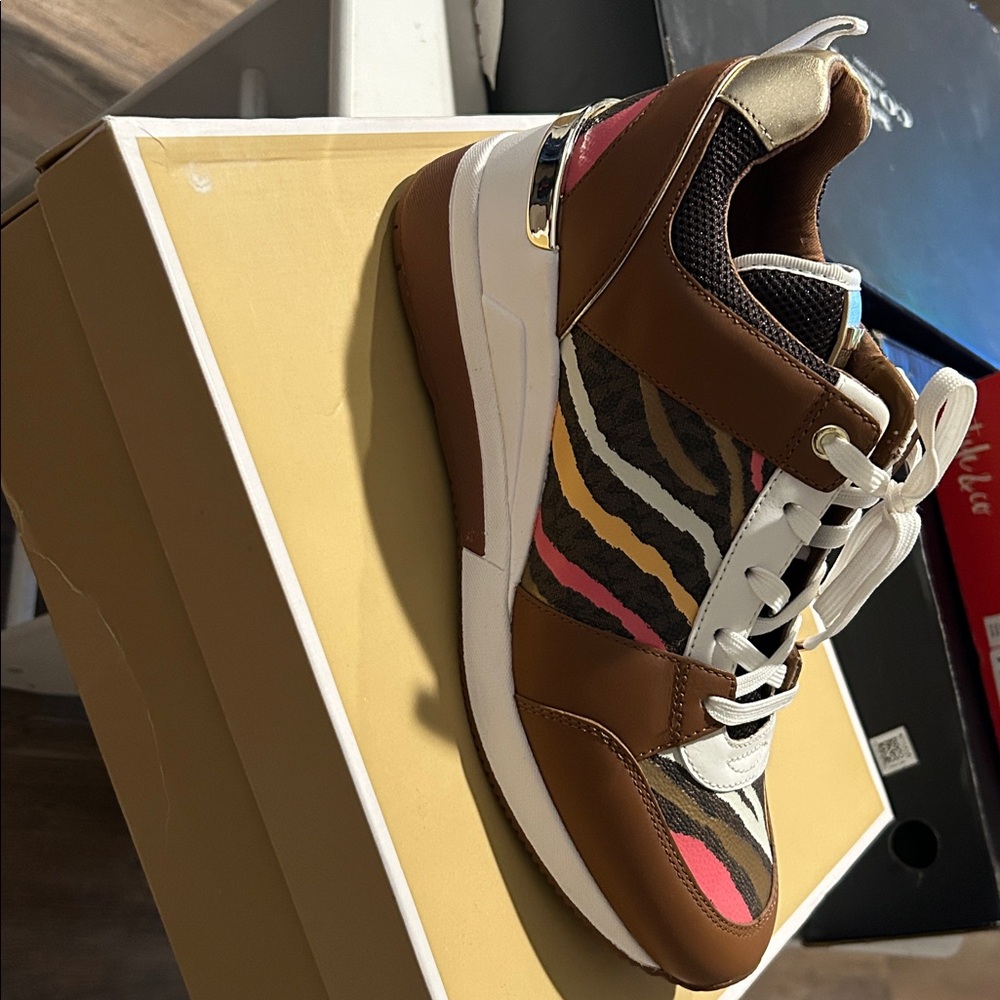Sneackers - Picture 6 of 6